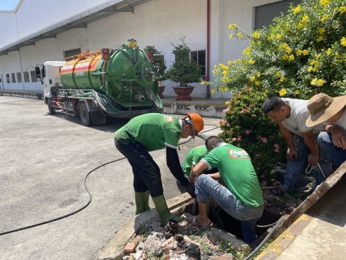 Nỗ lực khắc phục sự cố tắc nghẽn trên 600m3 đường ống thoát nước trước mùa mưa tại KCN Genimex