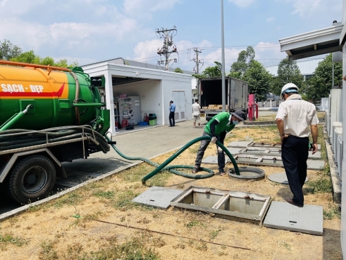Gấp rút hút 1000m3 nước thải trước cao điểm mùa mưa tại KCN Việt Hương, Thuận An, Bình Dươn