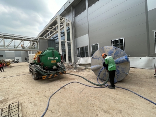 Hệ thống nước thải tại KCN Tân Hiệp, Bình Dương đã được công nhân xử lý gọn gàng nhanh chóng