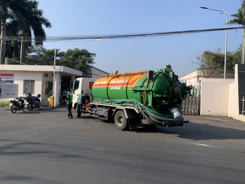 Tiến hành hút 800m³ nước thải tại KCN Thái Hòa trước khi mùa mưa đến