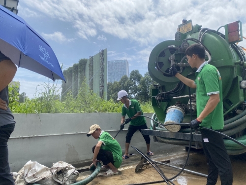 Nạo vét cống rãnh tại KCN Bàu Bàng bằng xe cao áp