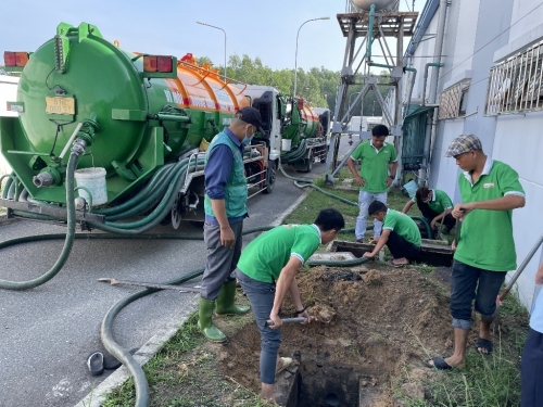 Thi công nạo vét hố ga tại KCN Phú Gia