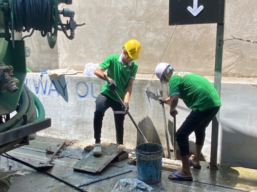 Thi công nạo vét hố ga tại KCN Protrade