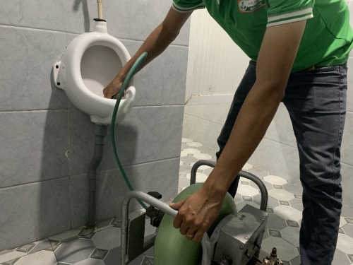 Thông tắc bồn tiểu nam tại KCN Vsip 2 Bình Dương