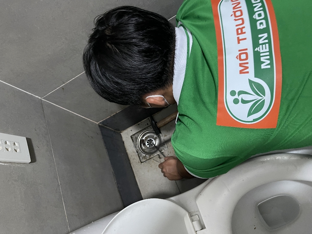 Dịch vụ thay phễu thoát sàn tại KCN Vsip 2, Bình Dương