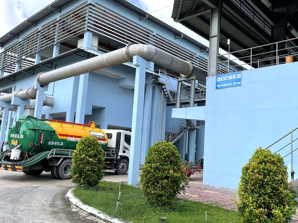 Dịch vụ cho thuê xe và nhân công hút – vận chuyển bùn vi sinh