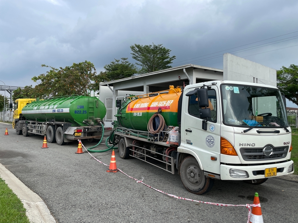 Dịch vụ vận chuyển bùn vi sinh chuyên nghiệp