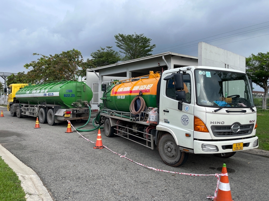 Thu gom - vận chuyển bùn thải tại KCN Nhơn Trạch