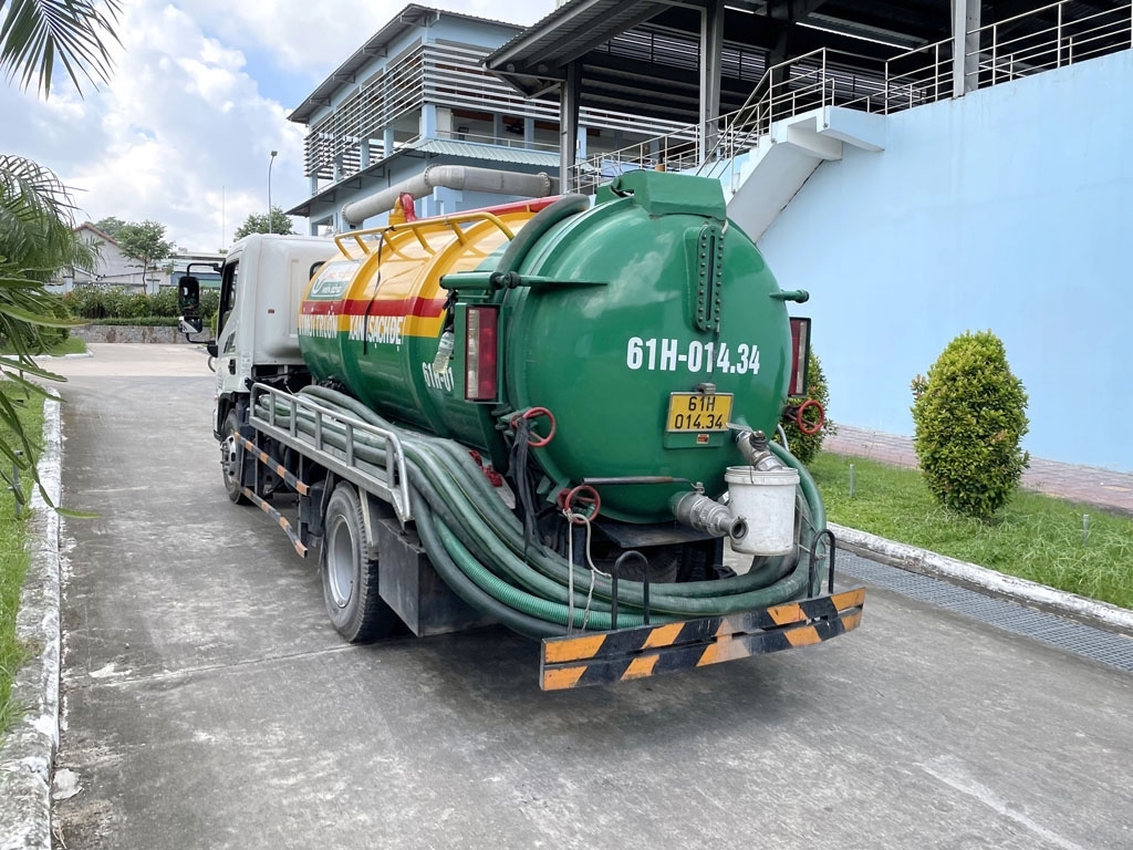 Thu gom - vận chuyển bùn thải tại KCN Nhơn Trạch