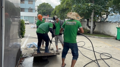Vì sao đường ống vẫn thông nhưng nước lại thoát rất chậm?