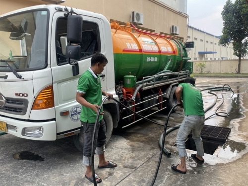 Thi công tuyến cống nước mưa tại KCN Việt Nam Singapore I bằng xe xịt cao áp
