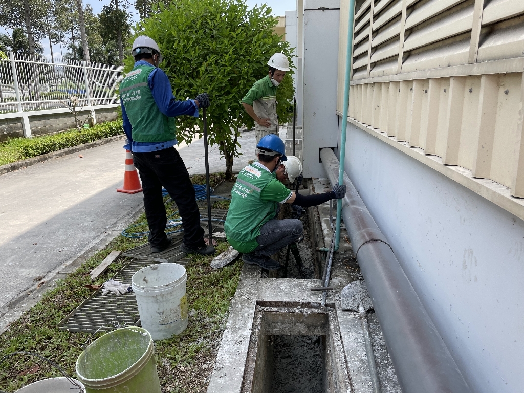 Vệ sinh cống mưa KCN Mapletree bằng xe cao áp