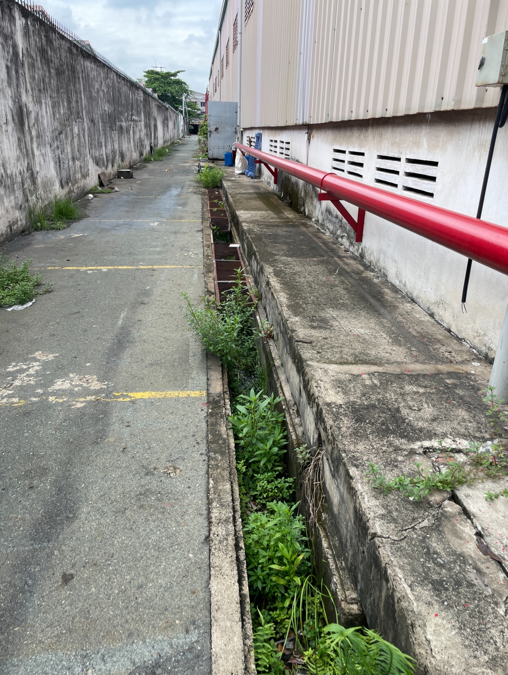 Mưa không lớn nhưng cũng đủ làm nhà máy dừng