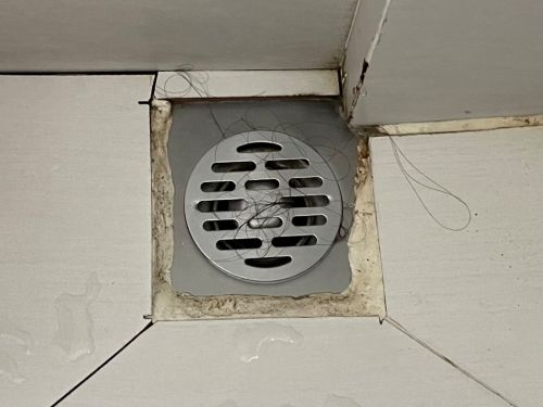 So Sánh Các Loại Phễu Thoát Sàn Phổ Biến – Nên Chọn Loại Nào Cho Hiệu Quả Chống Hôi Tốt Nhất?