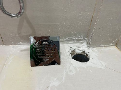 So Sánh Các Loại Phễu Thoát Sàn Phổ Biến – Nên Chọn Loại Nào Cho Hiệu Quả Chống Hôi Tốt Nhất?