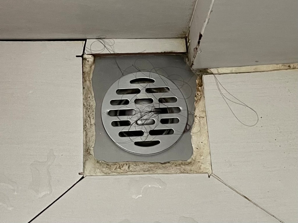 So Sánh Các Loại Phễu Thoát Sàn Phổ Biến – Nên Chọn Loại Nào Cho Hiệu Quả Chống Hôi Tốt Nhất?