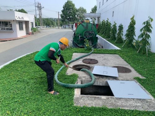 Dịch vụ hút hầm cầu tại kcn Mỹ Phước 3 bến cát bình dương