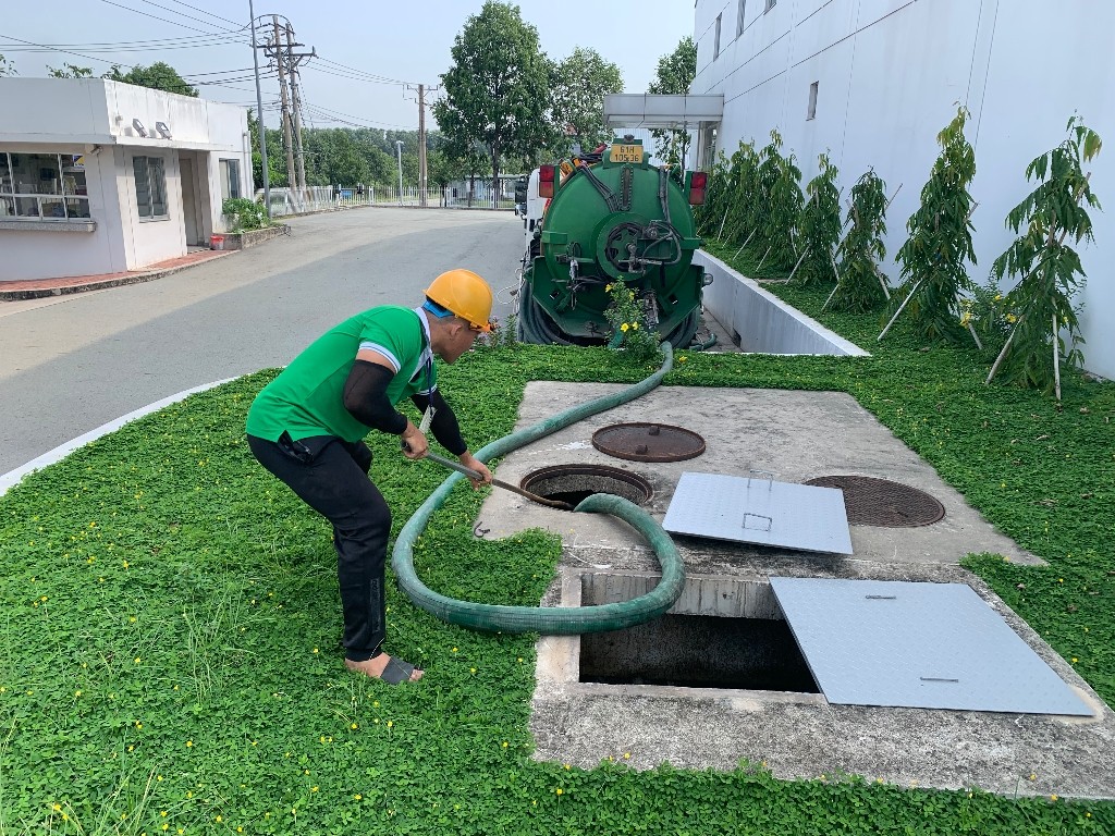 Dịch vụ hút hầm cầu tại kcn Mỹ Phước 3 bến cát bình dương