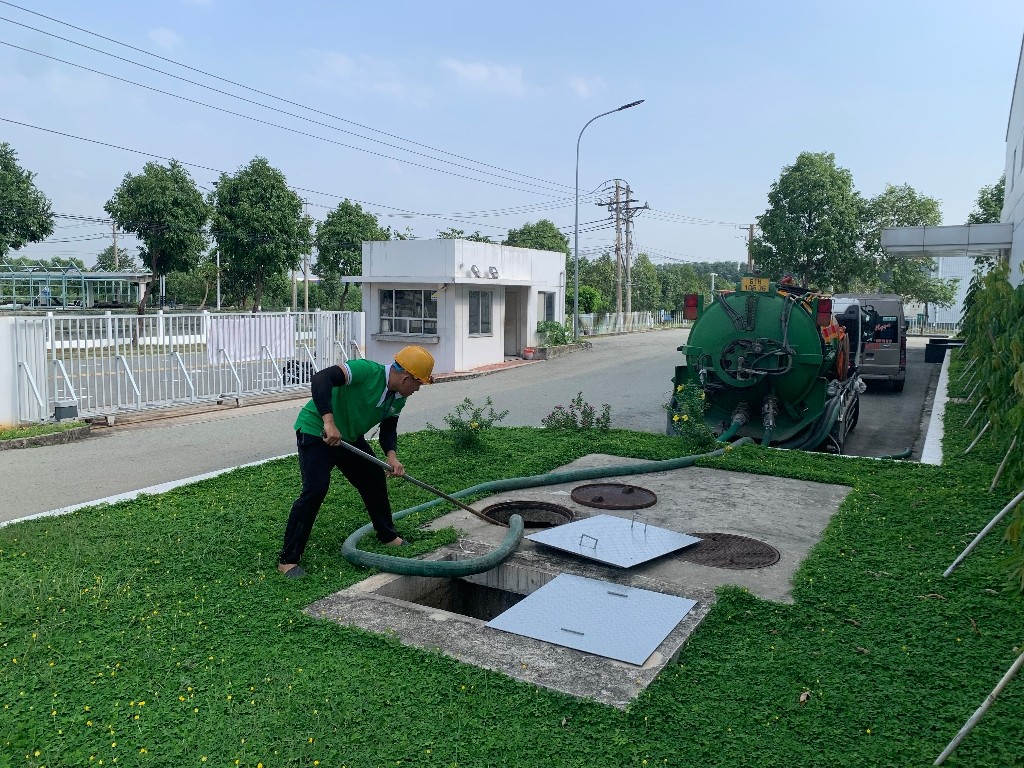Dịch vụ hút bùn vi sinh tại kcn bầu bàng bến cát bình dương