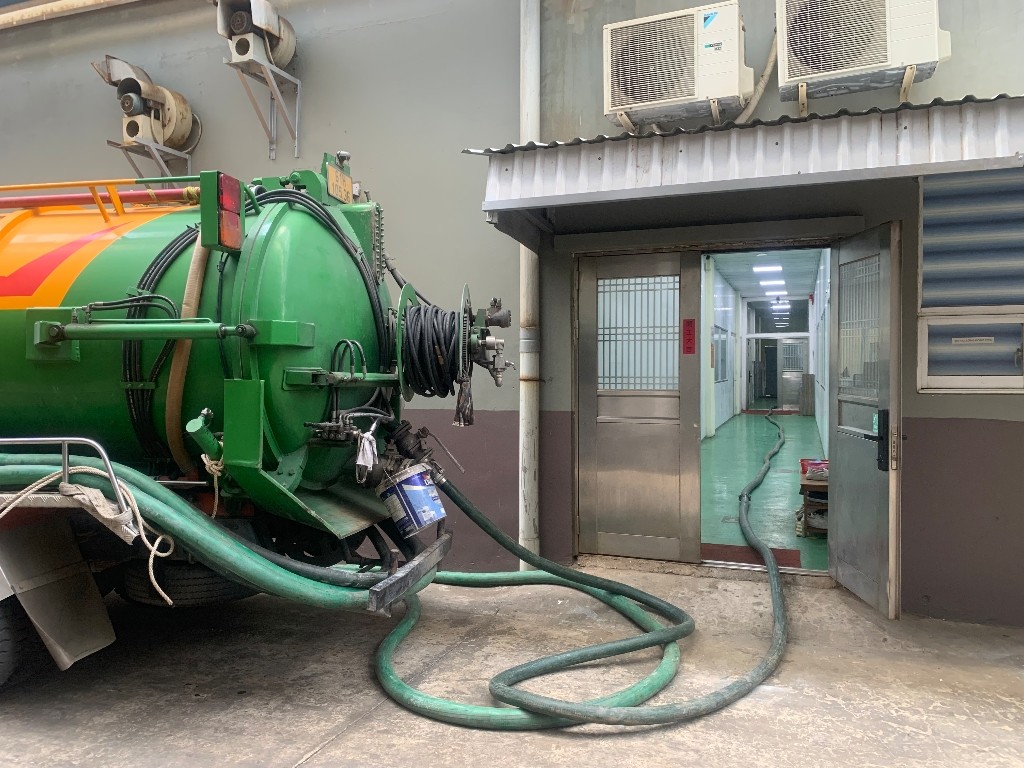 Dịch vụ hút hầm cầu tại kcn Giang điền trảng bom đồng Nai