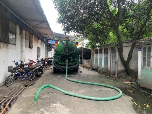 Dịch vụ hút hầm cầu tại khu công nghiệp Đất Quốc