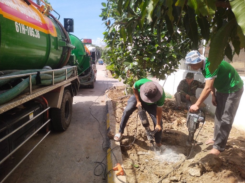 Thi công vệ sinh cống rãnh tại KCN VSip 2A