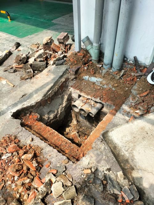 Khảo Sát và Thi Công Nắp Hố Ga và Hút Hầm Cầu Tại Công Ty Midea