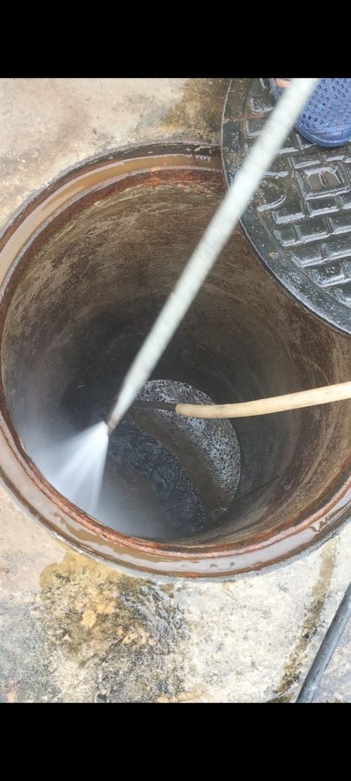 Công ty Môi Trường Miền Đông chuyên hút hầm cầu và vệ sinh hố ga