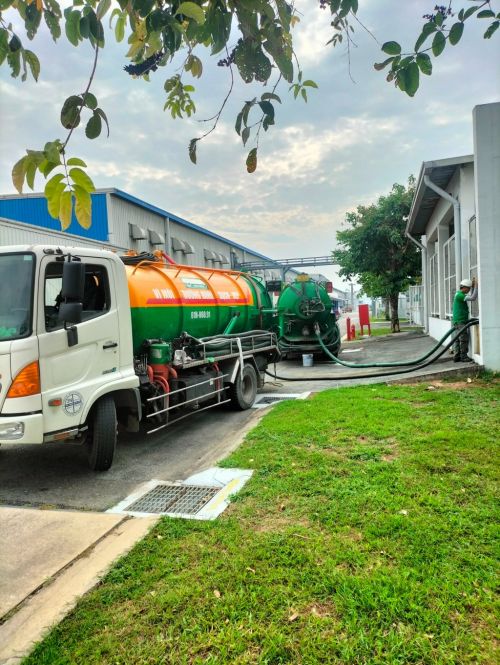 Công ty Môi Trường Miền Đông thực hiện dịch vụ hút bùn vi sinh