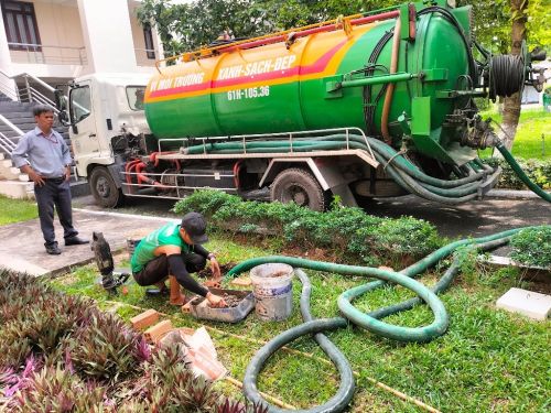Công ty môi trường miền Đông khảo sát về hút hầm cầu và vệ sinh đường mương nước mua
