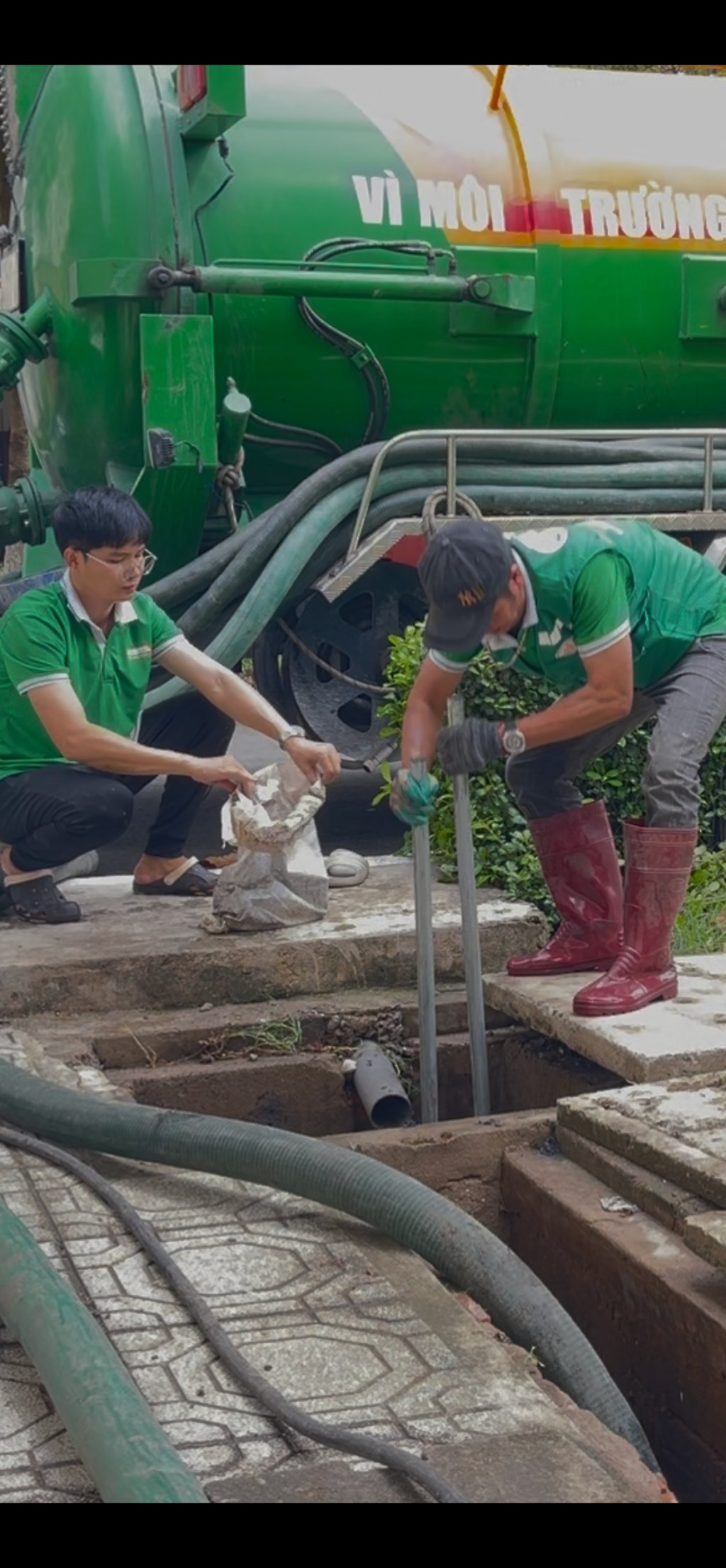 Dịch vụ nạo vét hố ga đường mương nước mưa ở học viện chính trị tphcm