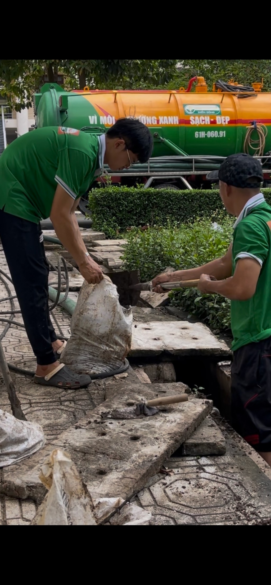 Dịch vụ nạo vét hố ga đường mương nước mưa ở học viện chính trị tphcm