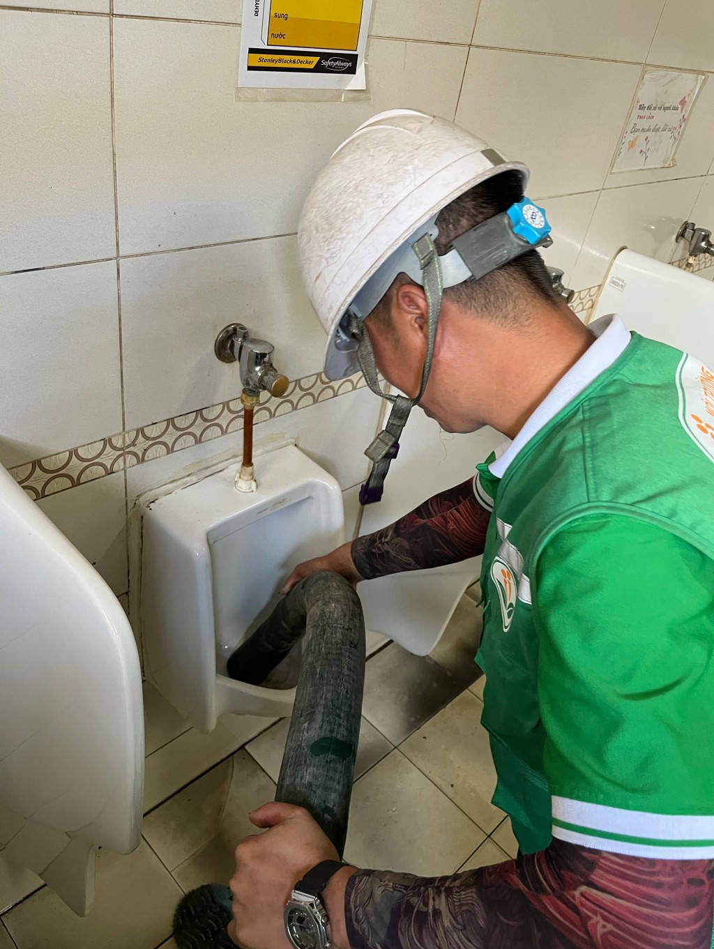 Dịch vụ thông tắc bồn cầu bồn tiểu ở kcn visip1