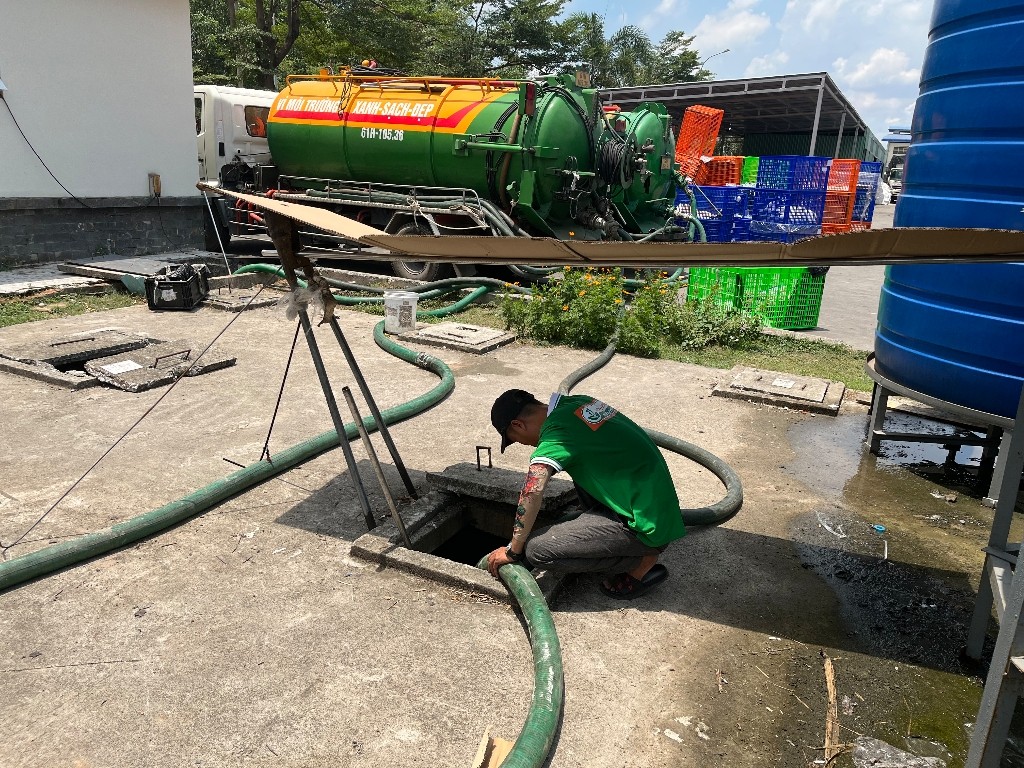 Dịch vụ công ty môi trường miền đông hút hầm cầu tại kcn sóng thần 3