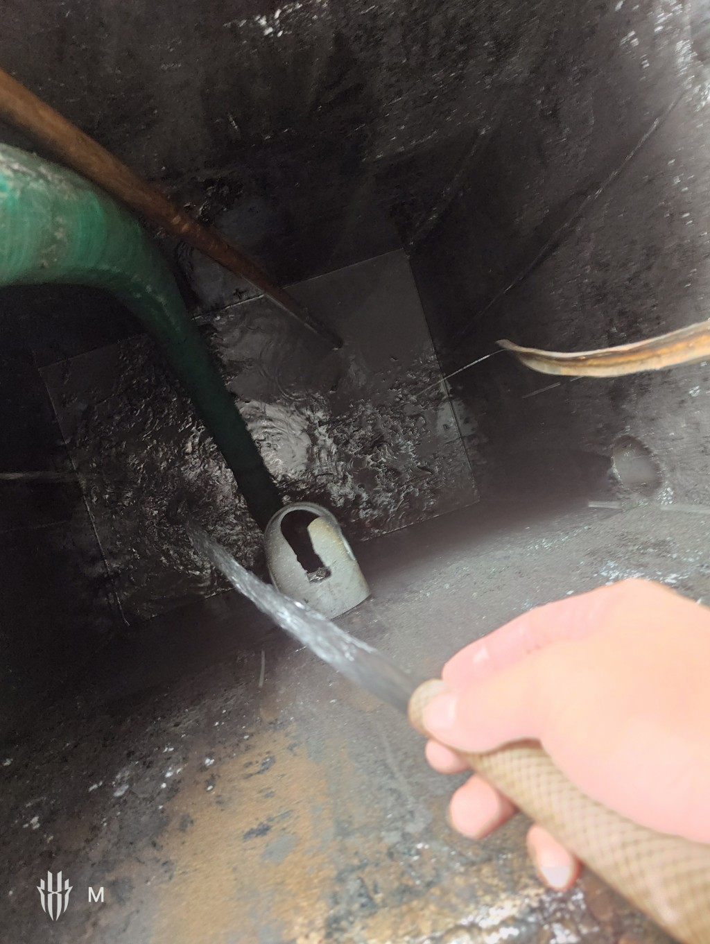 Nạo vét hố ga nước thải cho gara rửa xe tại Tân Uyên