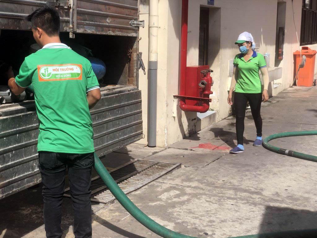 Công ty cung cấp bùn vi sinh xe 3 khối