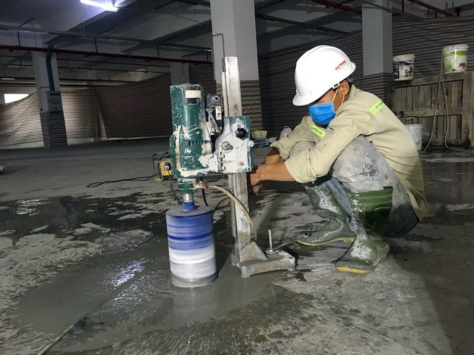 Khoan cắt bê tông làm lỗ chờ bể phốt
