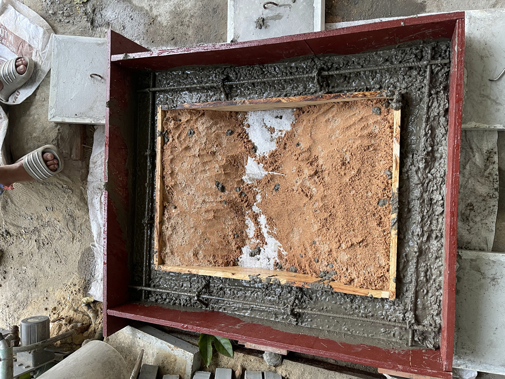 Thi công lắp đặt nắp hố ga bê tông 300x300x5