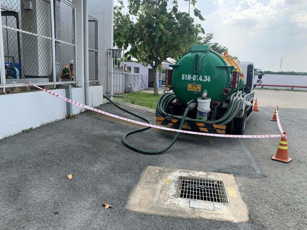 Hút bùn vi sinh xe 5 khối