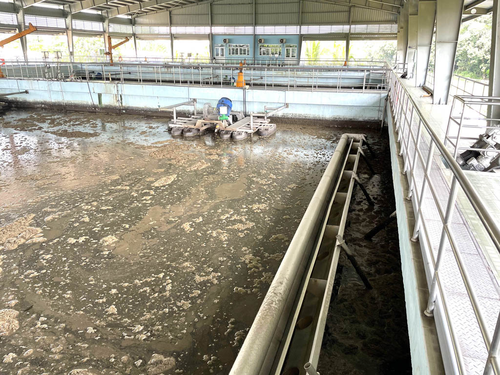 Vận chuyển bùn hoạt tính xe 5 khối