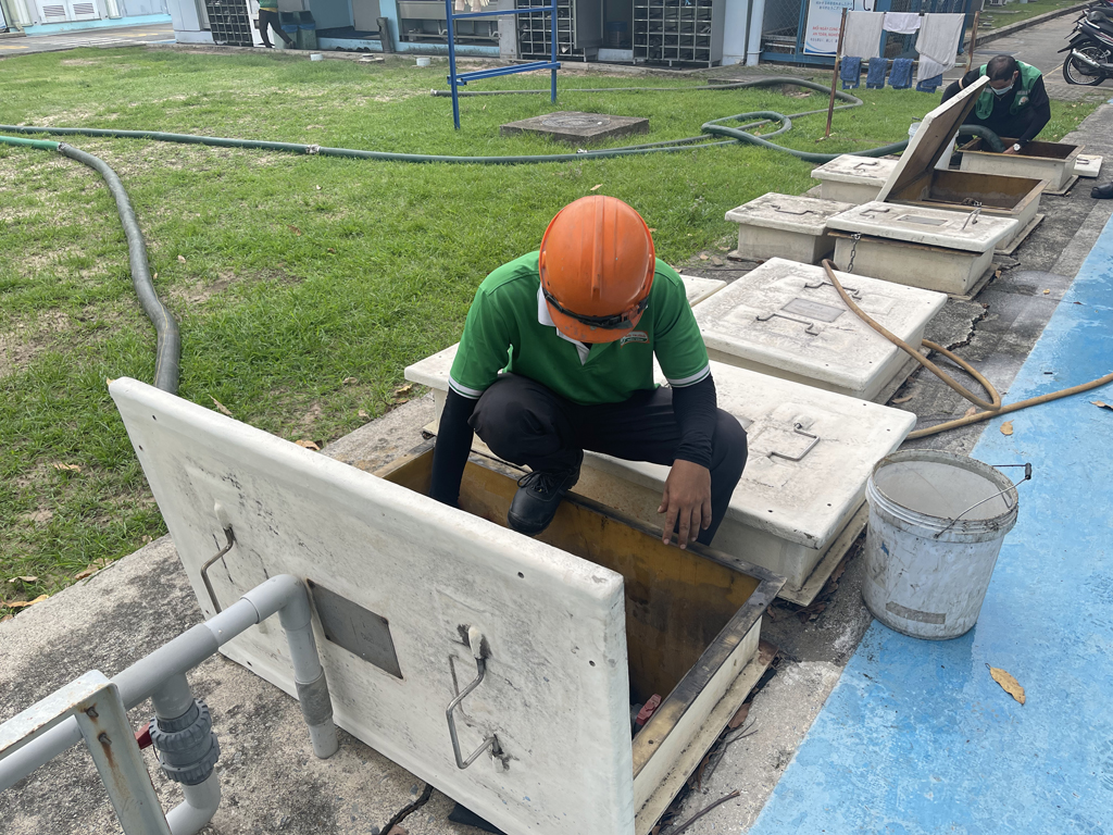 Dịch vụ hút bùn vi sinh xe 5 khối