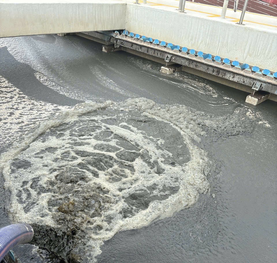 Công ty cung cấp bùn vi sinh xe 3 khối