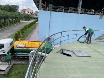 Vận chuyển bùn vi sinh xe 5 khối