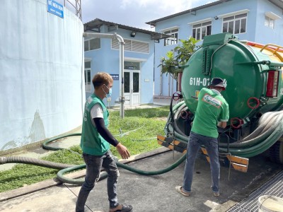 Vận chuyển bùn vi sinh tại KCN Đất Quốc