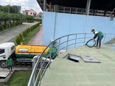 Vận chuyển bùn vi sinh tại KCN Tân Bình