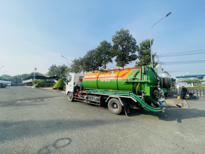 Vận chuyển bùn vi sinh tại KCN Tân Lập