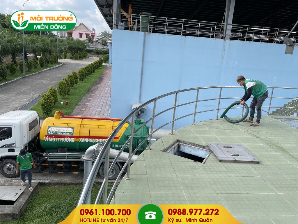 Vận chuyển bùn vi sinh xe 5 khối